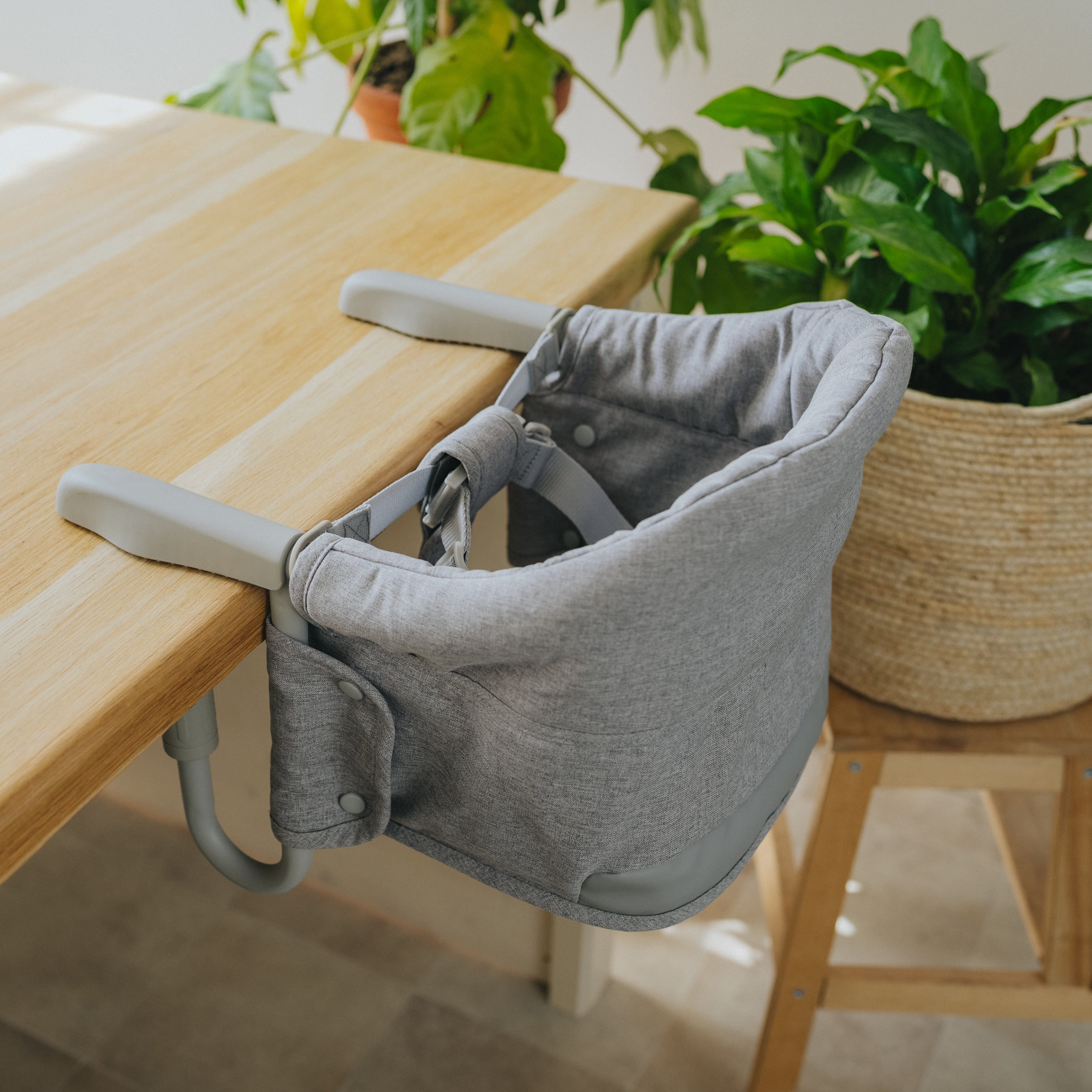 Chaise haute de voyage Monkey Mum® - grise