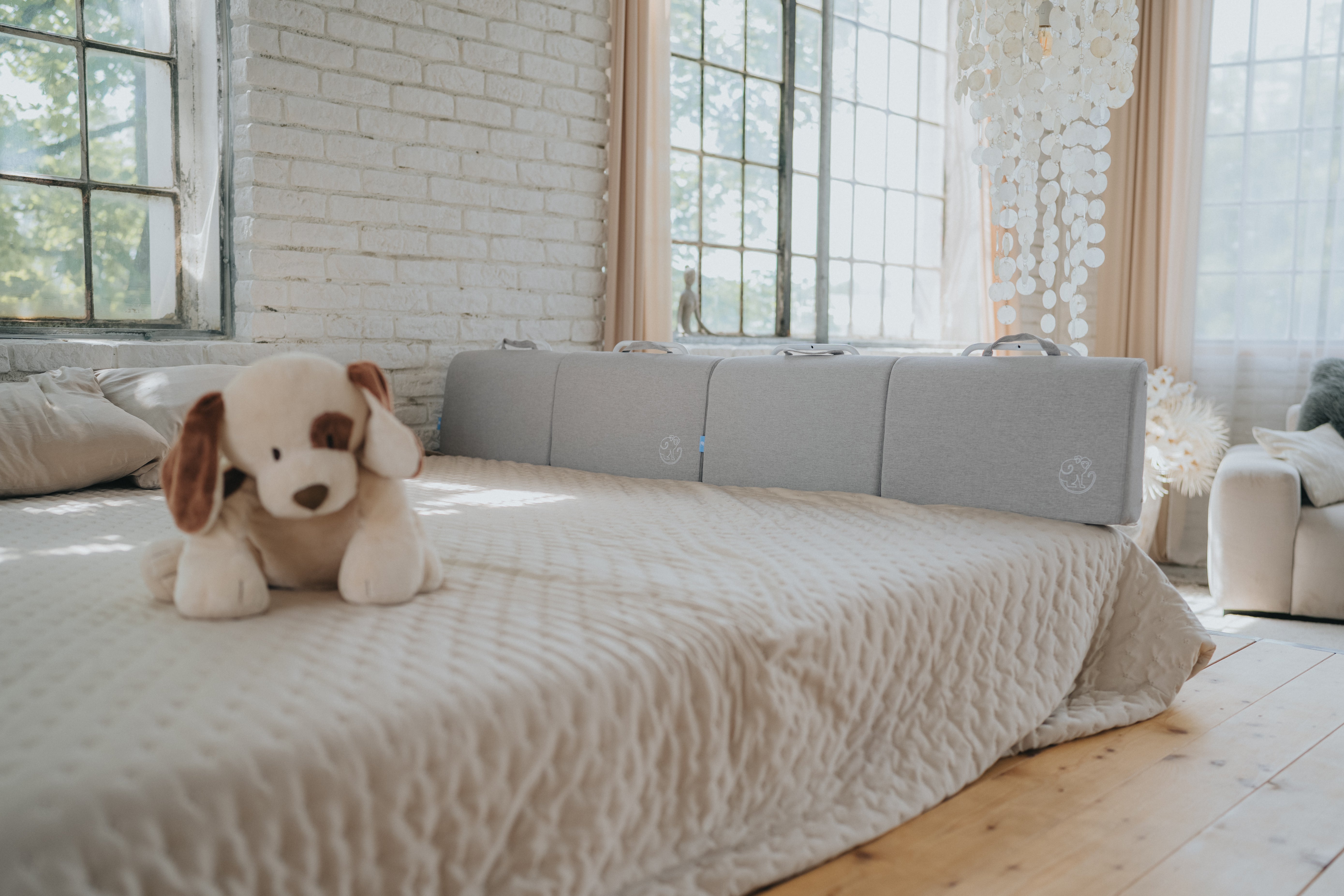 Barrière de lit de voyage Monkey Mum® - déballée